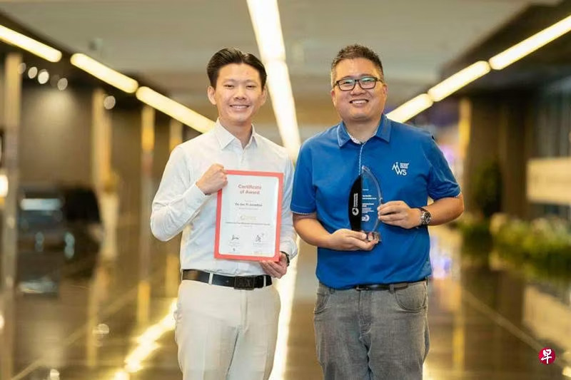 青年投身社区护理回馈社会 用方言跟年长者沟通