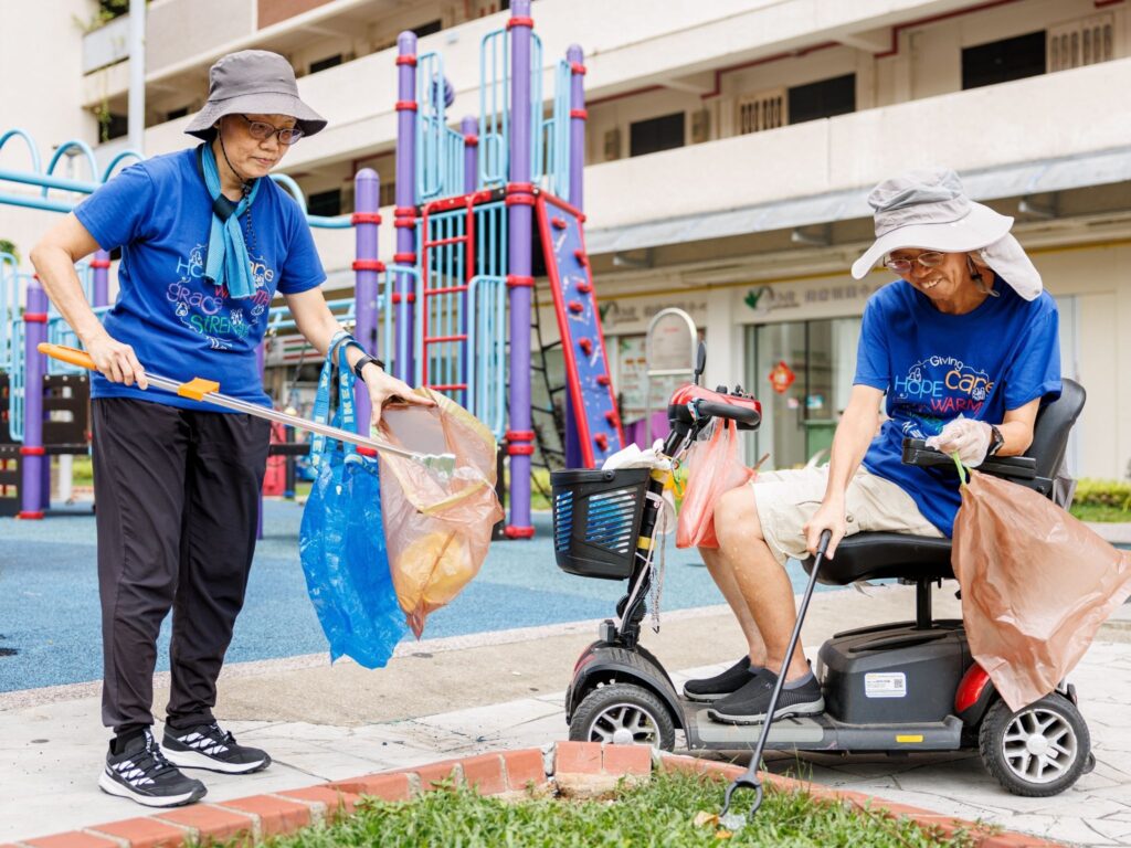 Saw Kim and Chan Tuck picking up litter in Kelantan Court