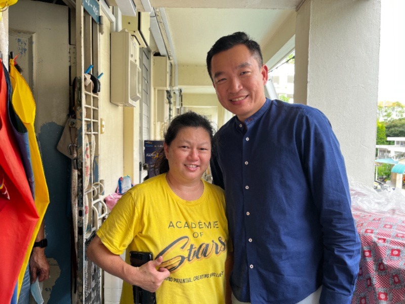 Senior Parliamentary Secretary Mr Eric Chua Visits MWS Beneficiary to Hear Her Story of Resilience